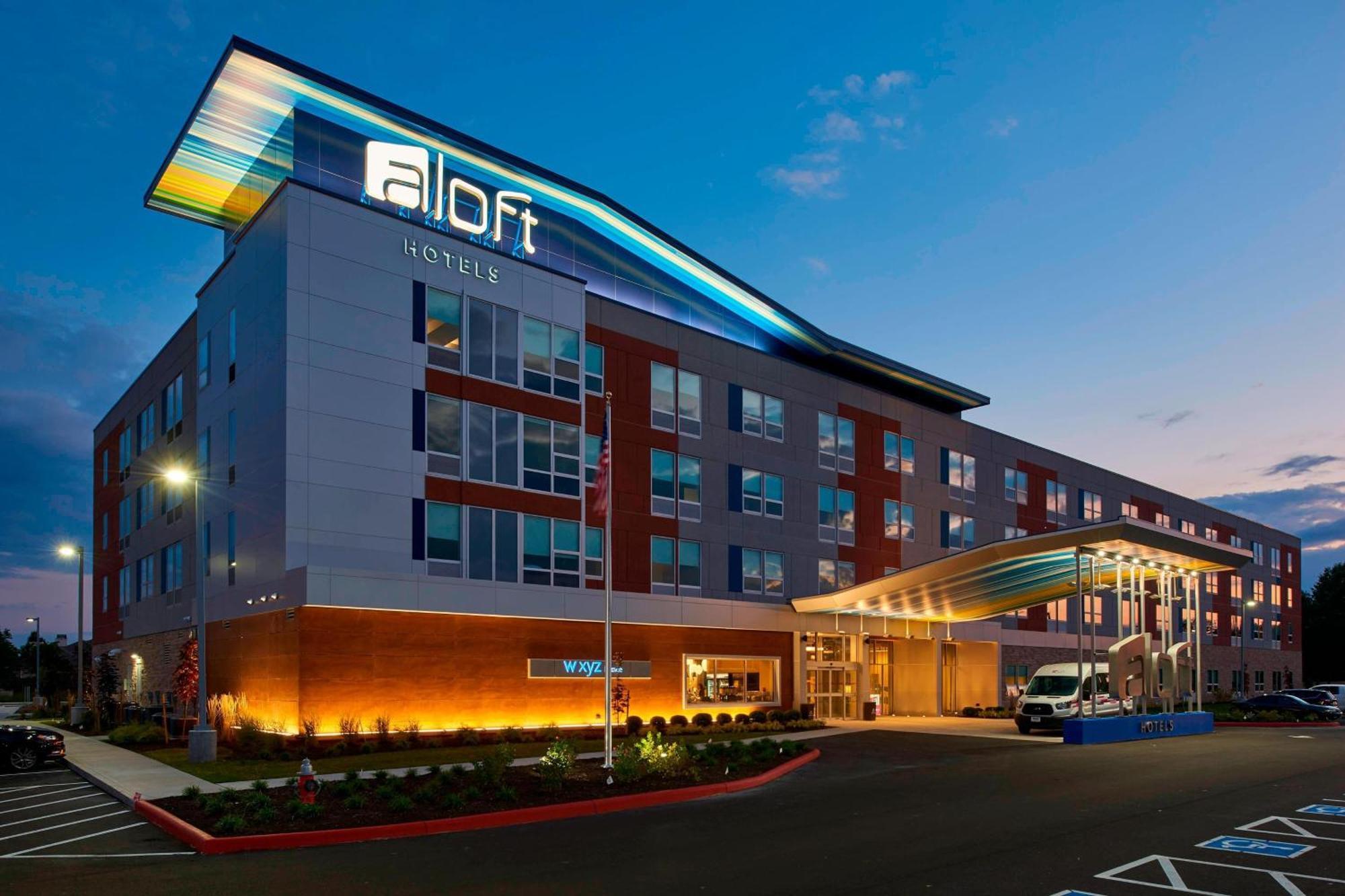 Aloft Cleveland Airport Hotel North Olmsted Exterior photo
